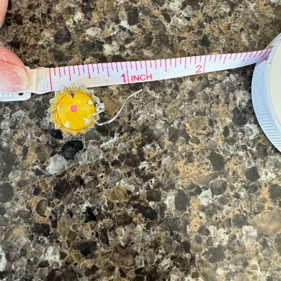 Super-Cute Happy Bright Yellow Flower dangle earrings - Picture 3 of 5